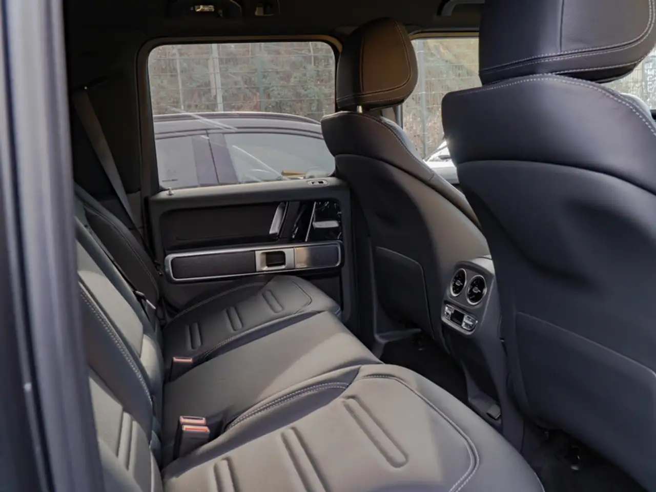 Mercedes-Benz G 450 10
