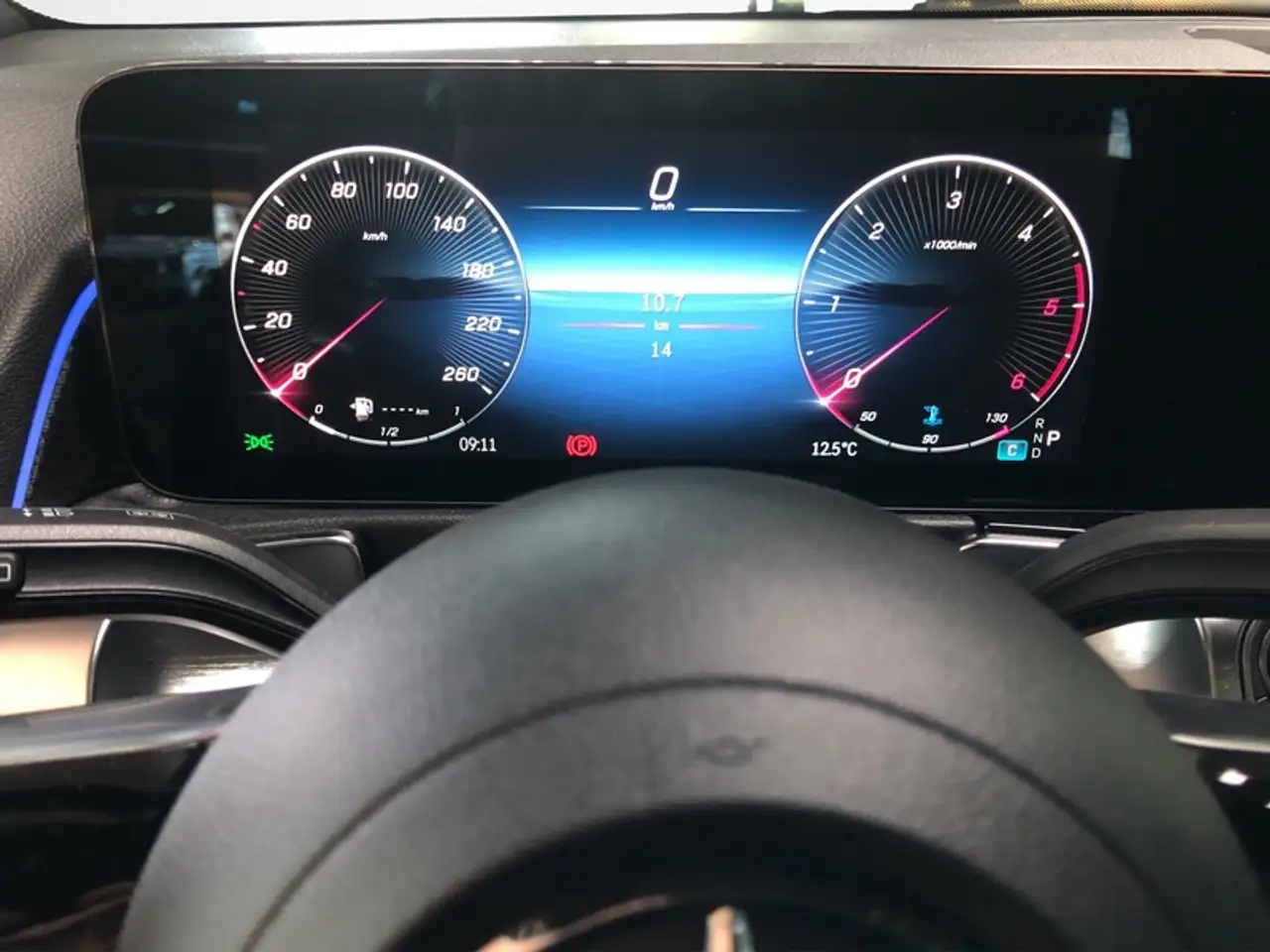 Mercedes-Benz GLB 220 14