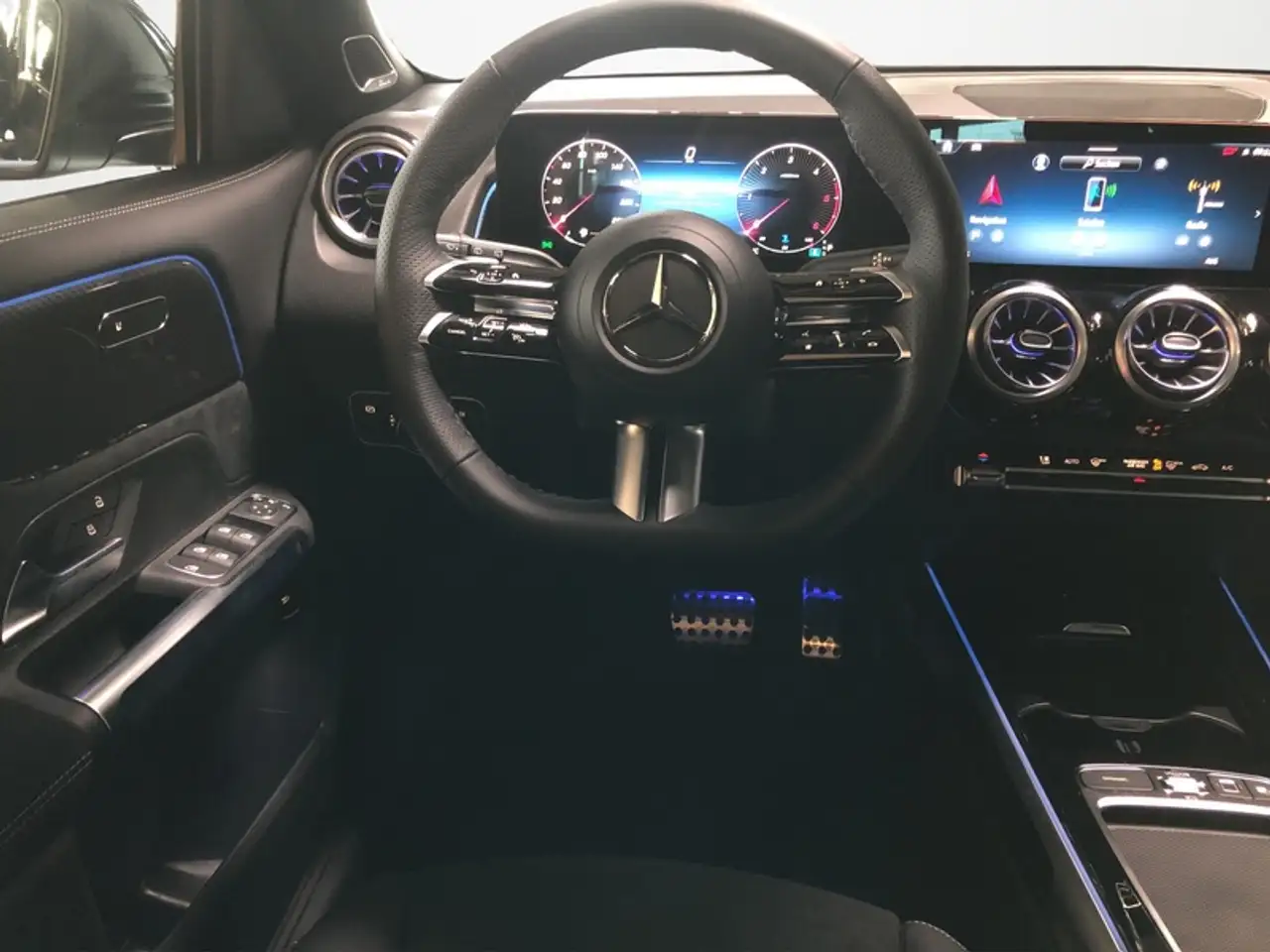 Mercedes-Benz GLB 220 15