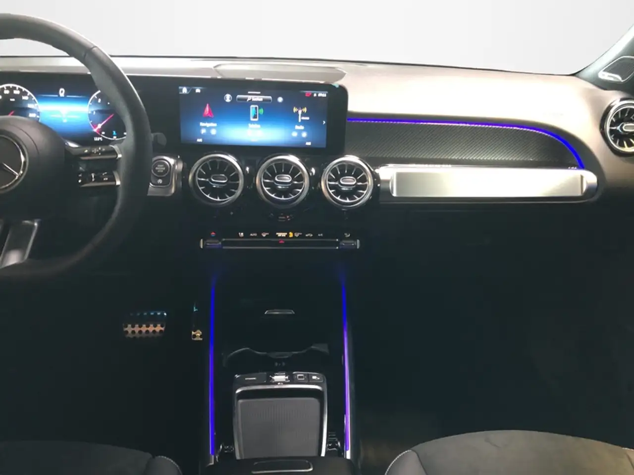 Mercedes-Benz GLB 220 16