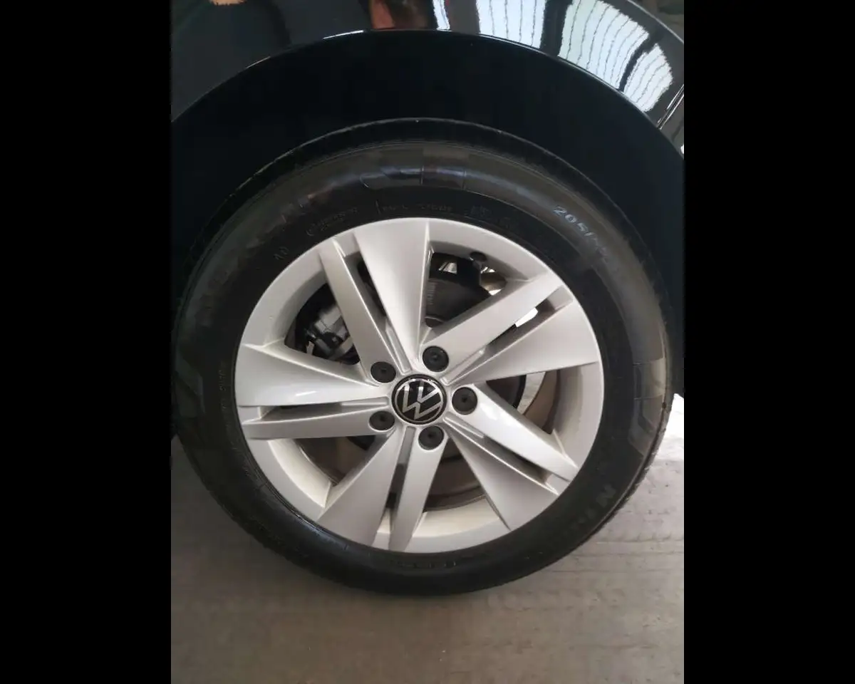 Volkswagen Golf 9