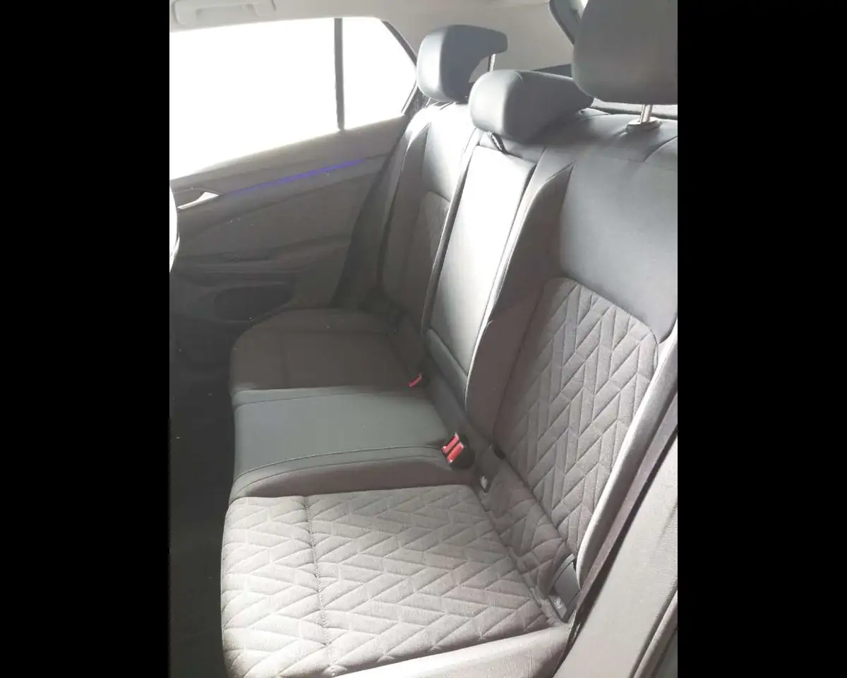 Volkswagen Golf 11