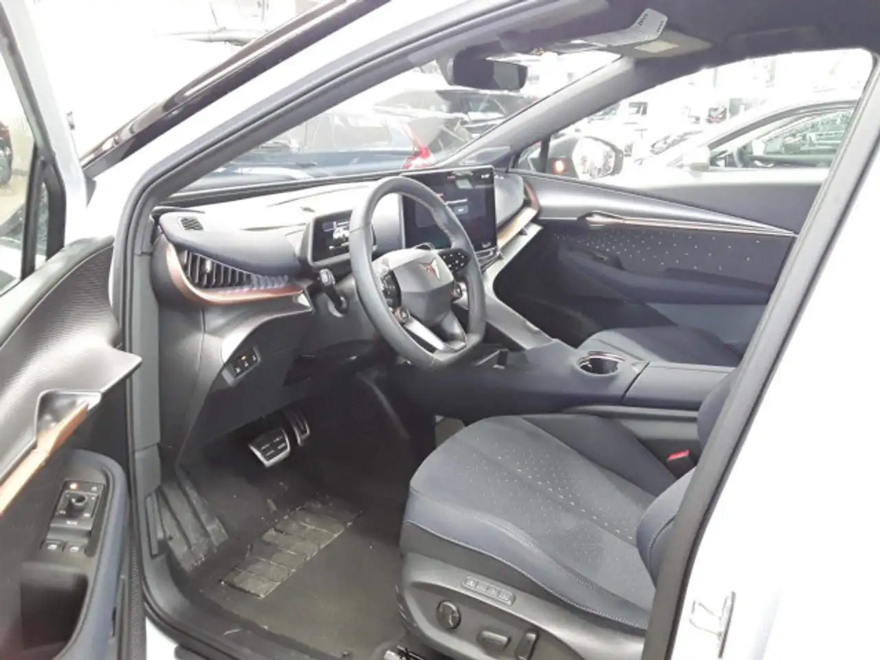 Cupra Tavascan 4