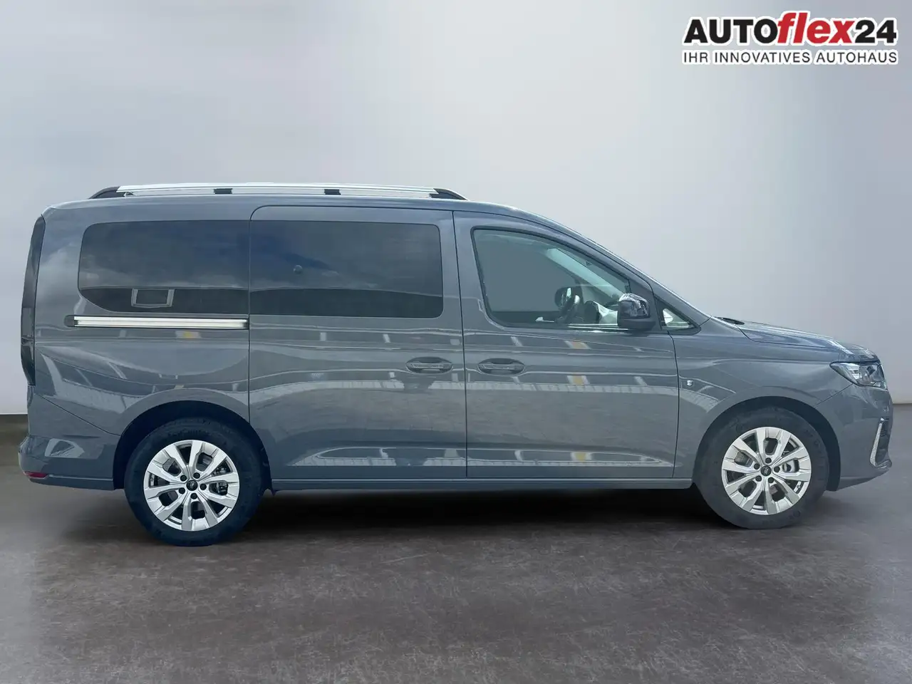 Ford Tourneo 8