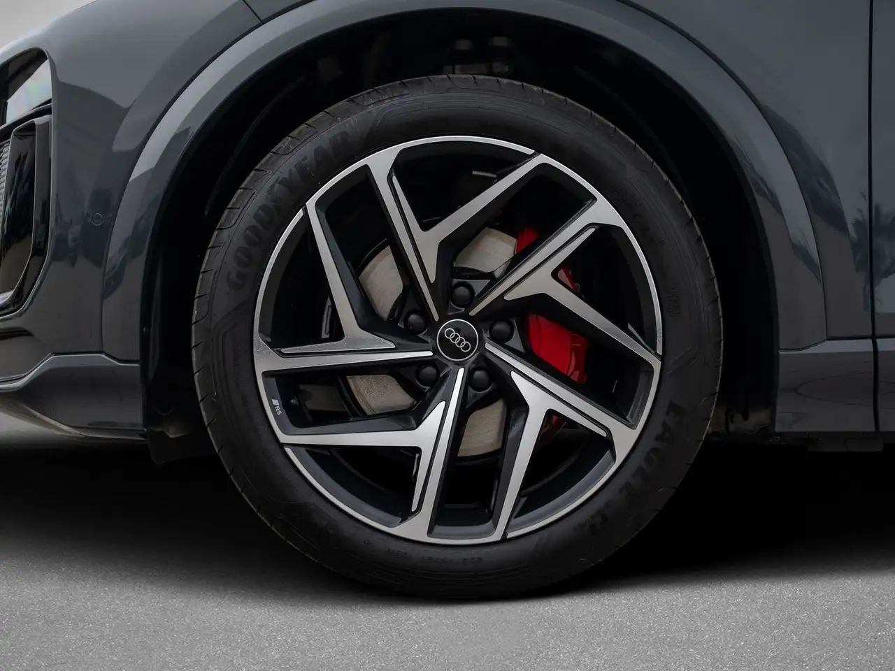 Audi Q6 8