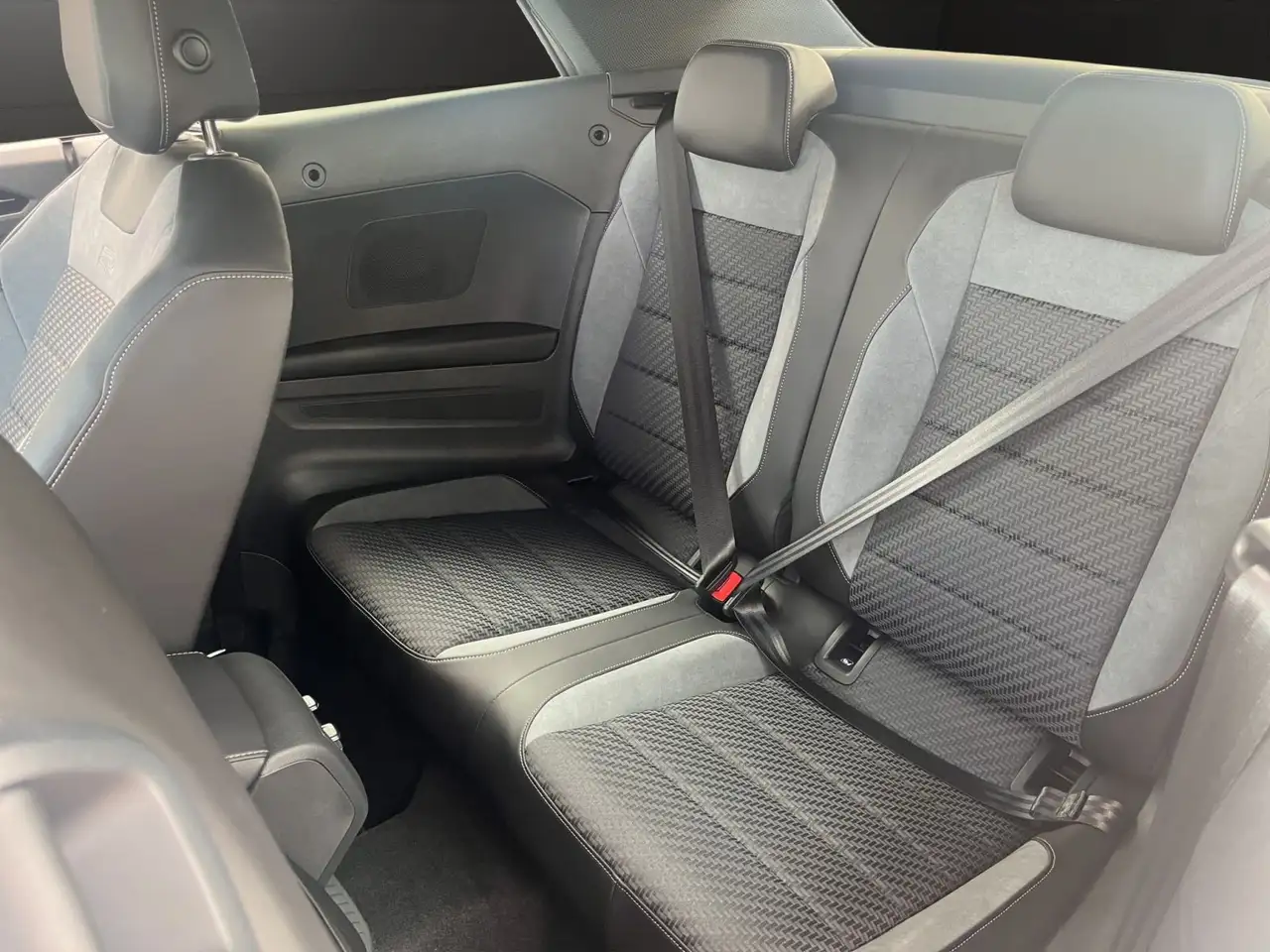Volkswagen T-Roc 6