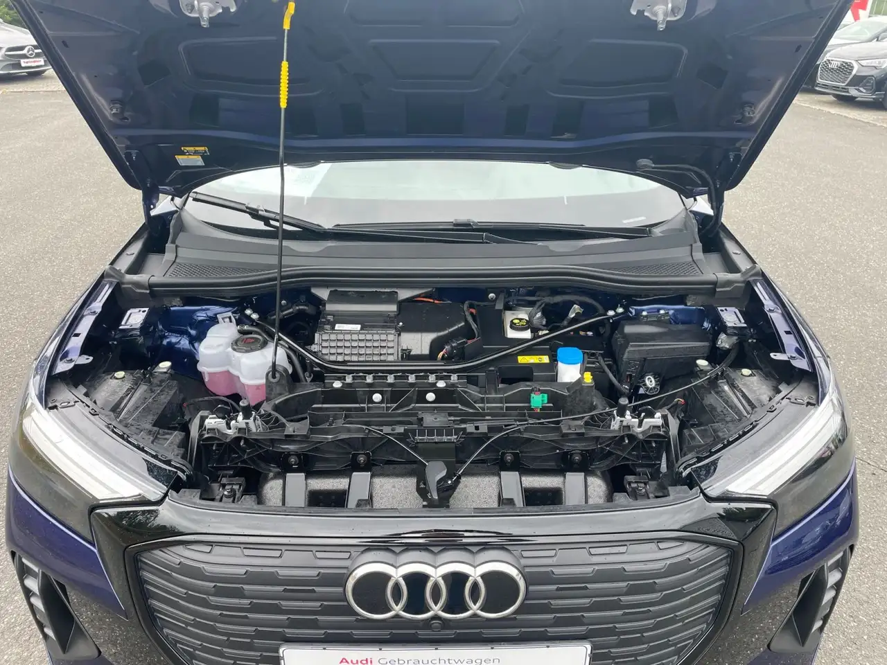 Audi Q4 9