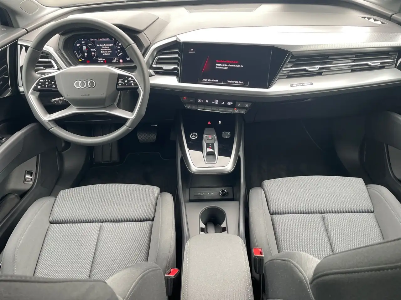 Audi Q4 10