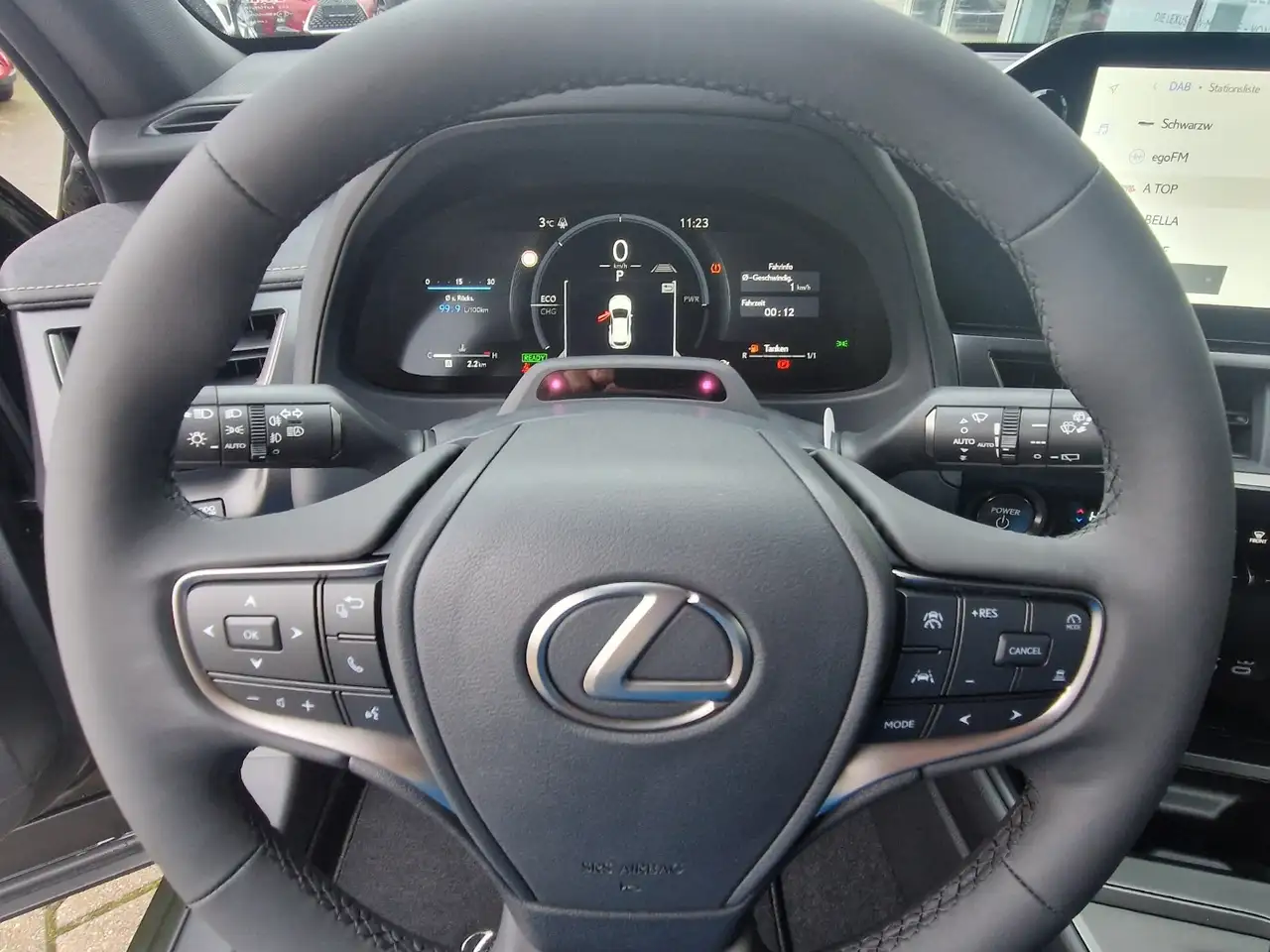 Lexus UX 10