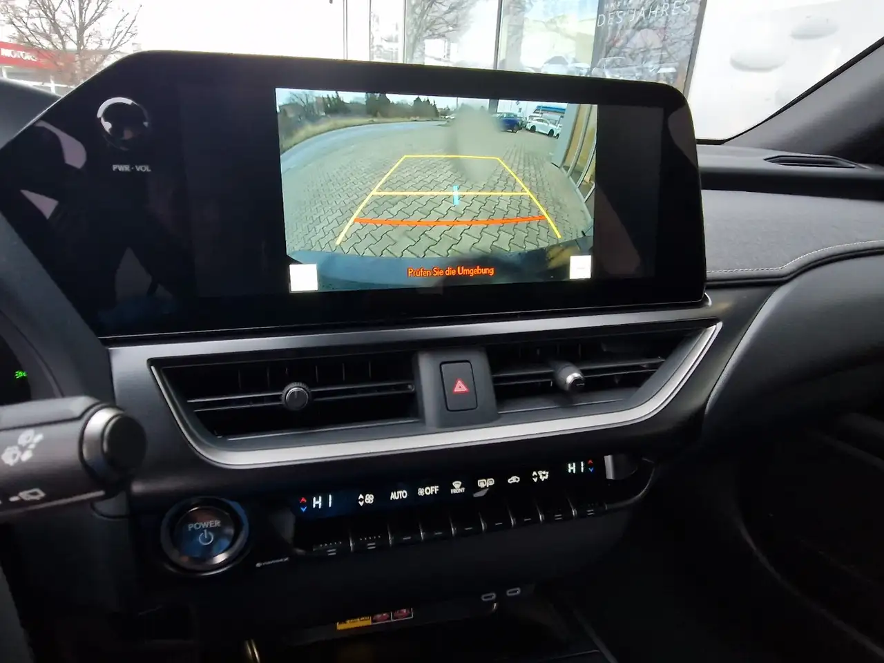 Lexus UX 12