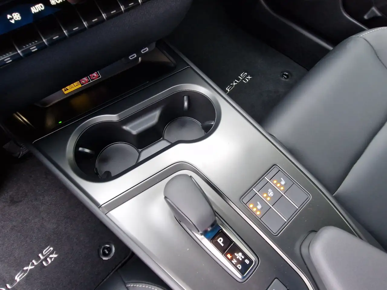 Lexus UX 13
