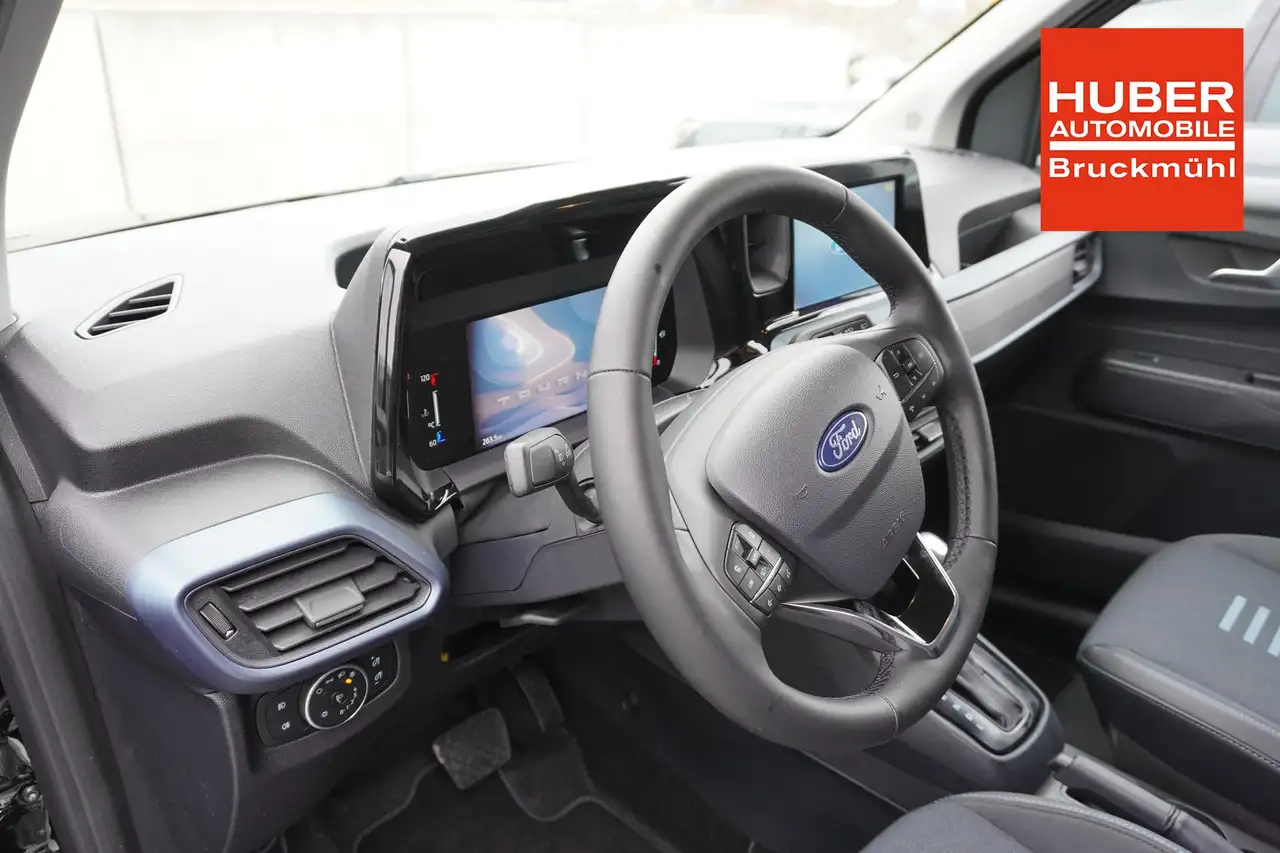 Ford Tourneo 8