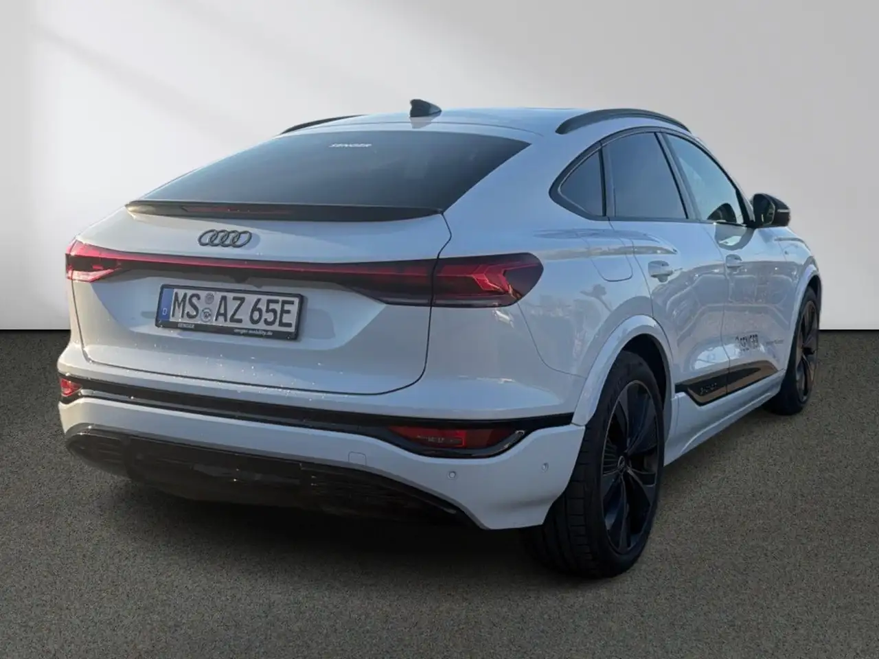 Audi Q6 3