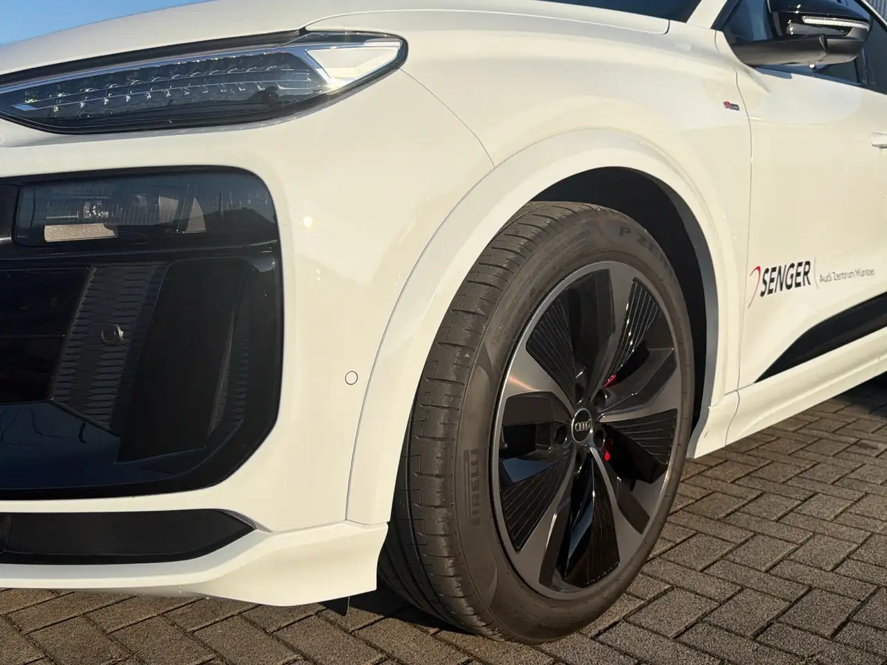 Audi Q6 6