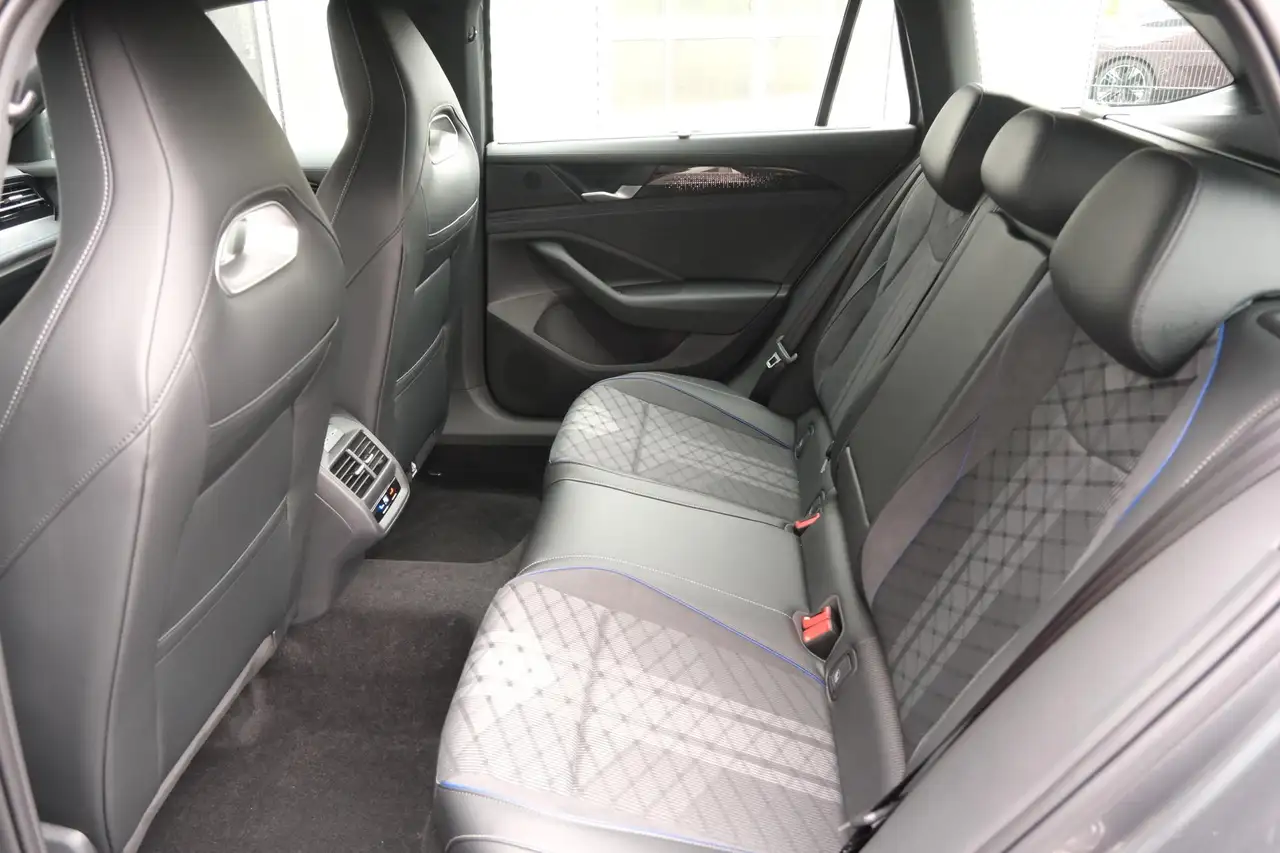 Volkswagen Passat 9