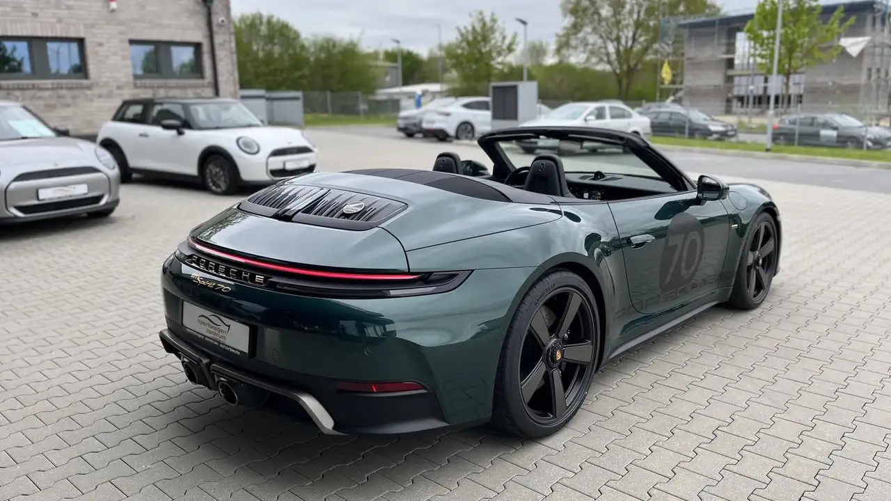 Porsche 992 8