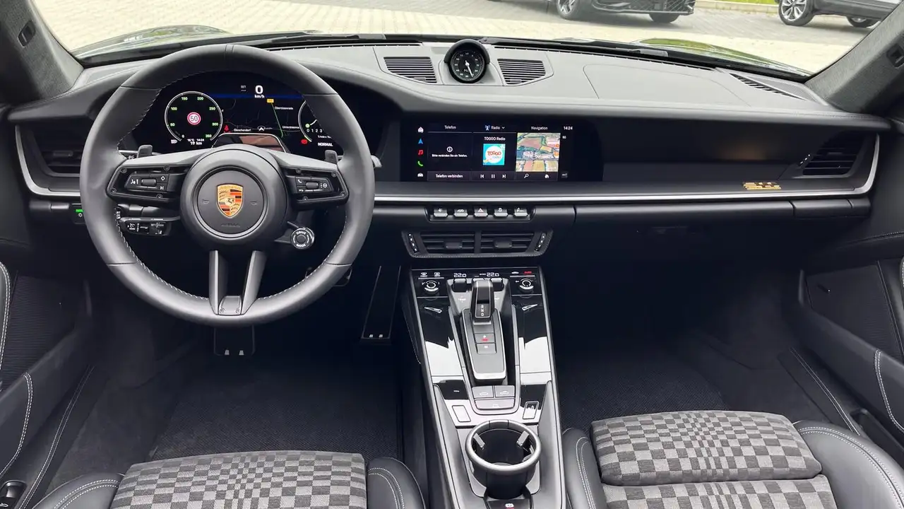Porsche 992 13