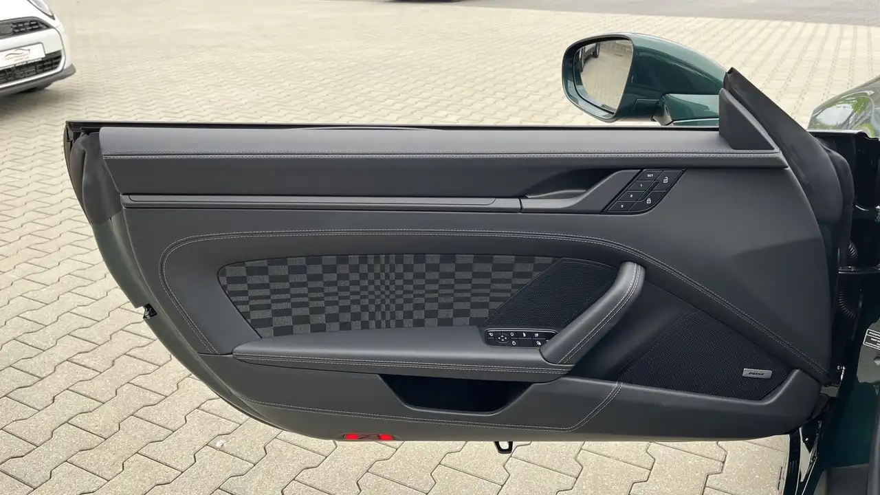 Porsche 992 14