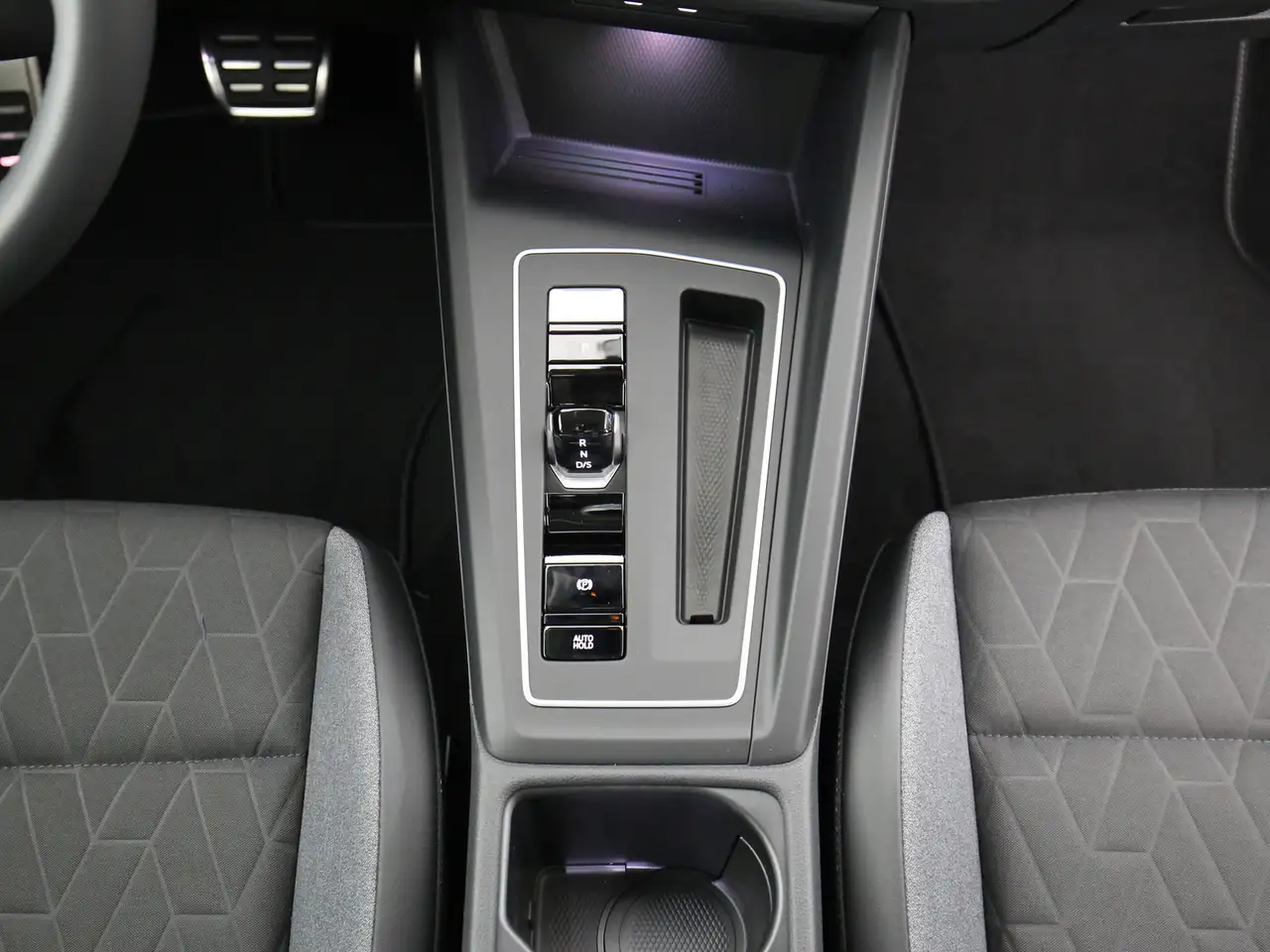 Volkswagen Golf 16