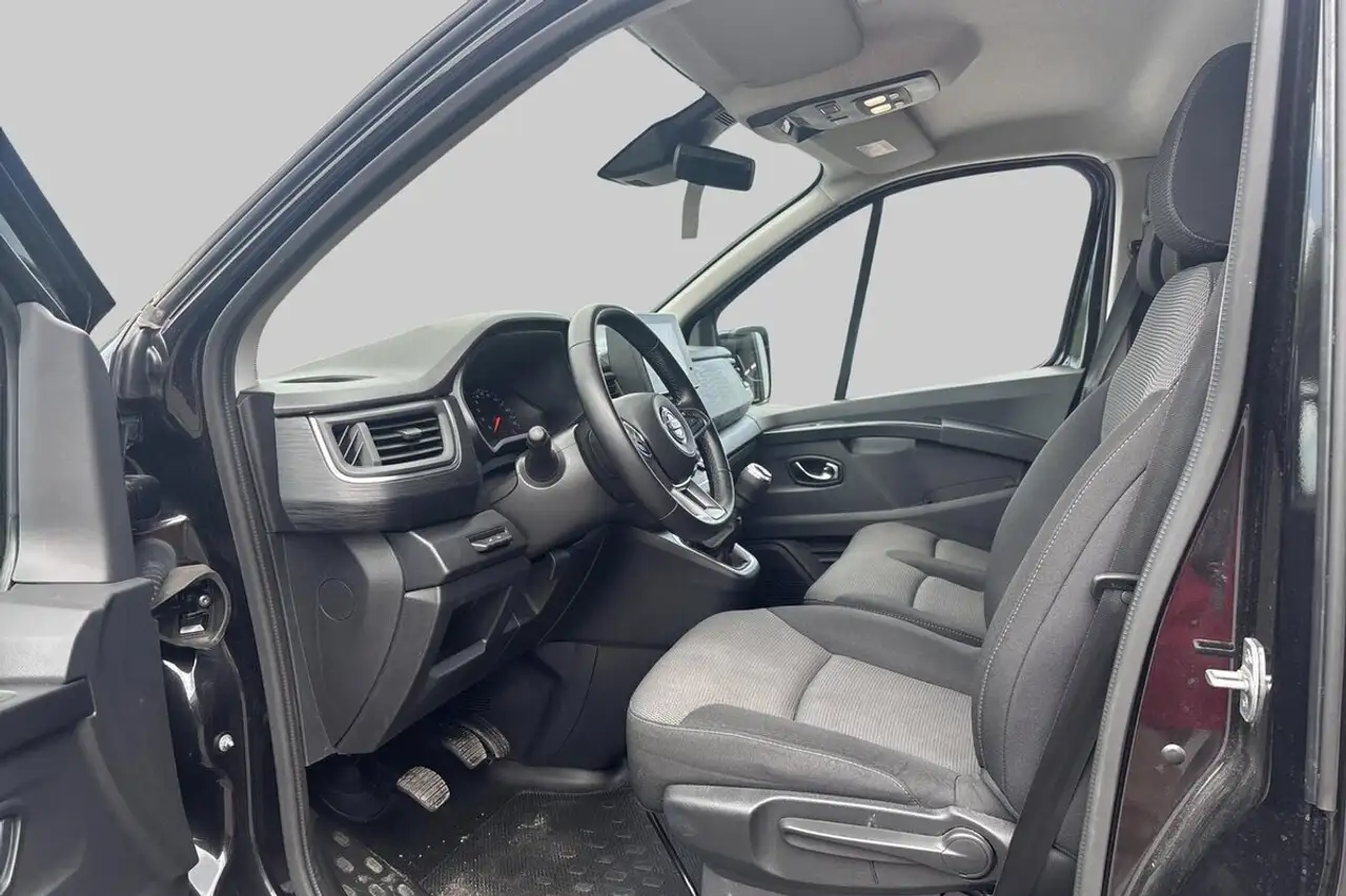 Nissan Primastar 9