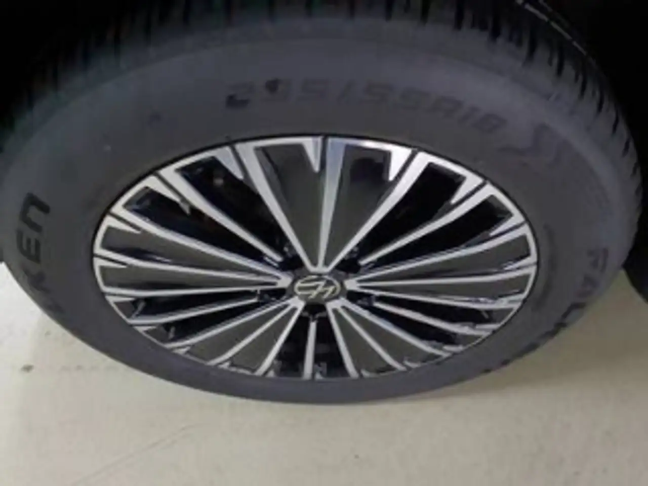 Volkswagen Tiguan 8