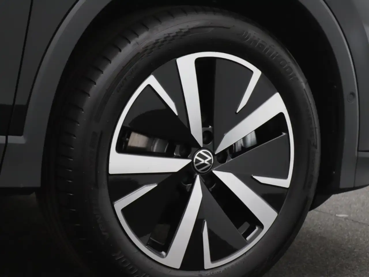 Volkswagen Tiguan 9