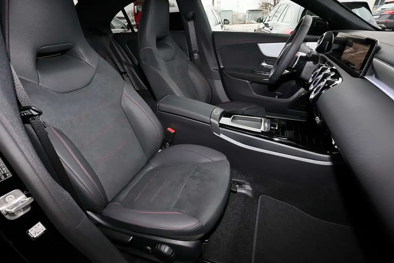 Mercedes-Benz CLA 200 4