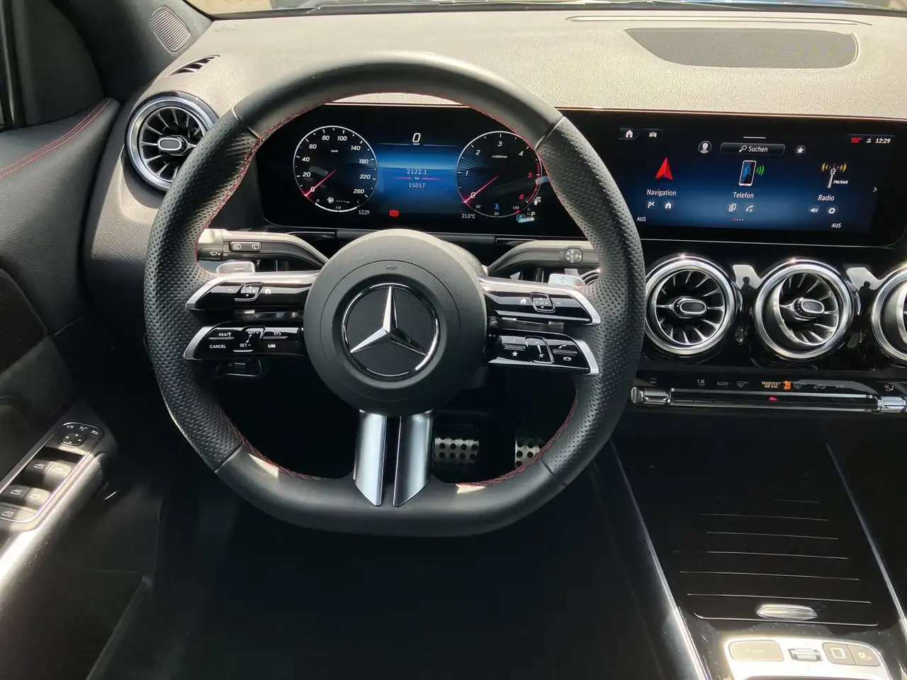 Mercedes-Benz GLA 200 9