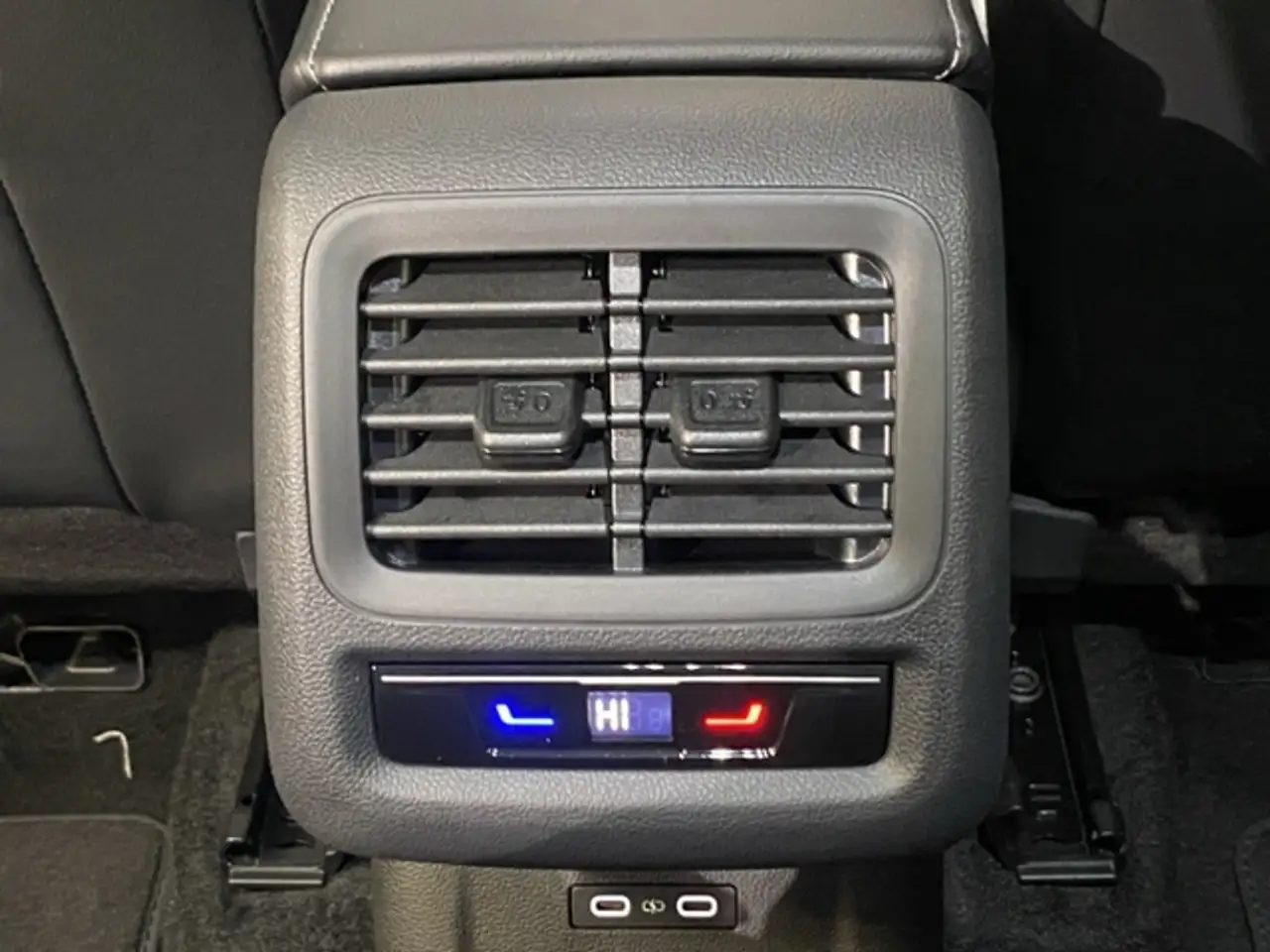 Volkswagen T-Roc 11