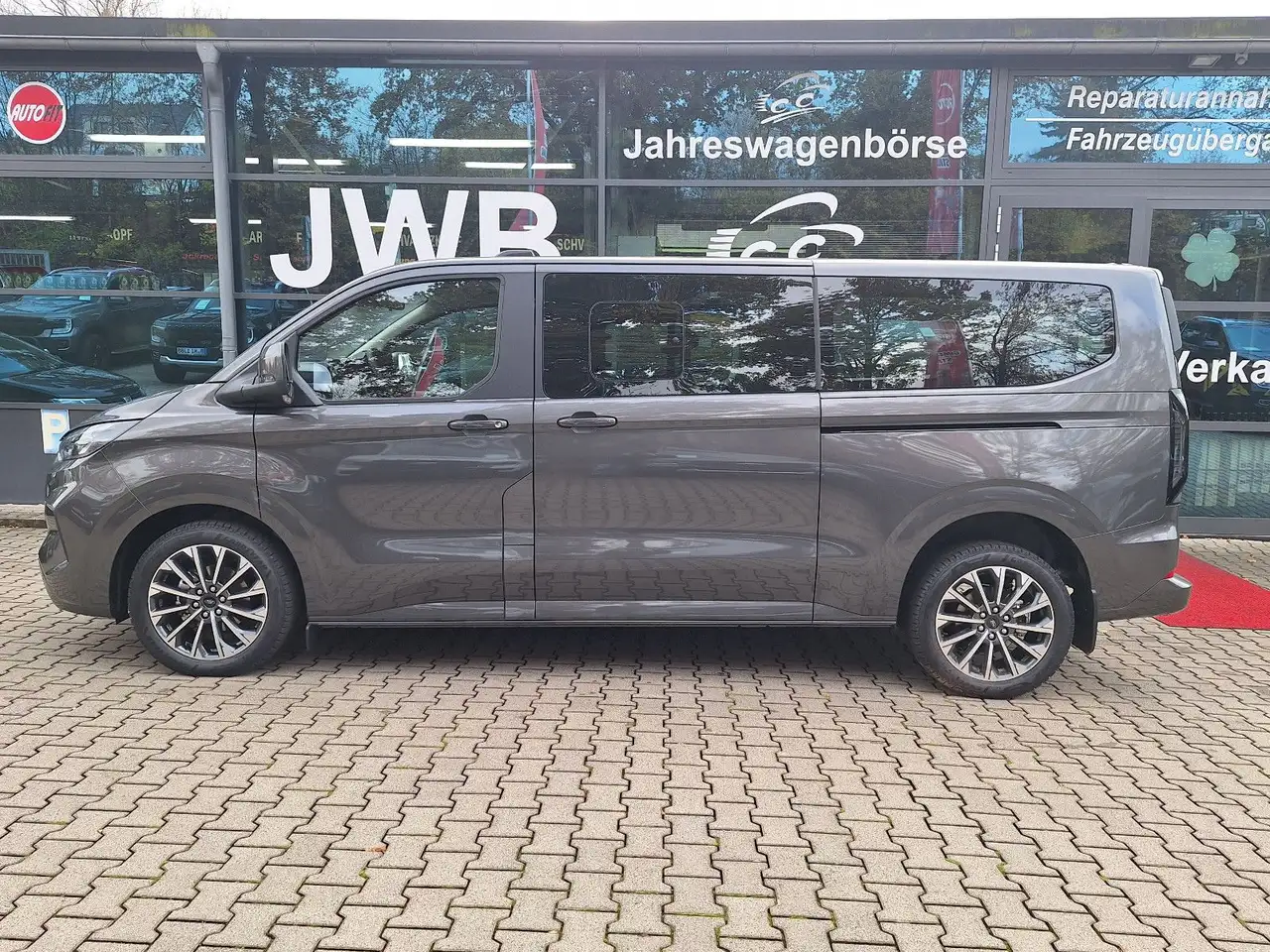 Ford Tourneo 8