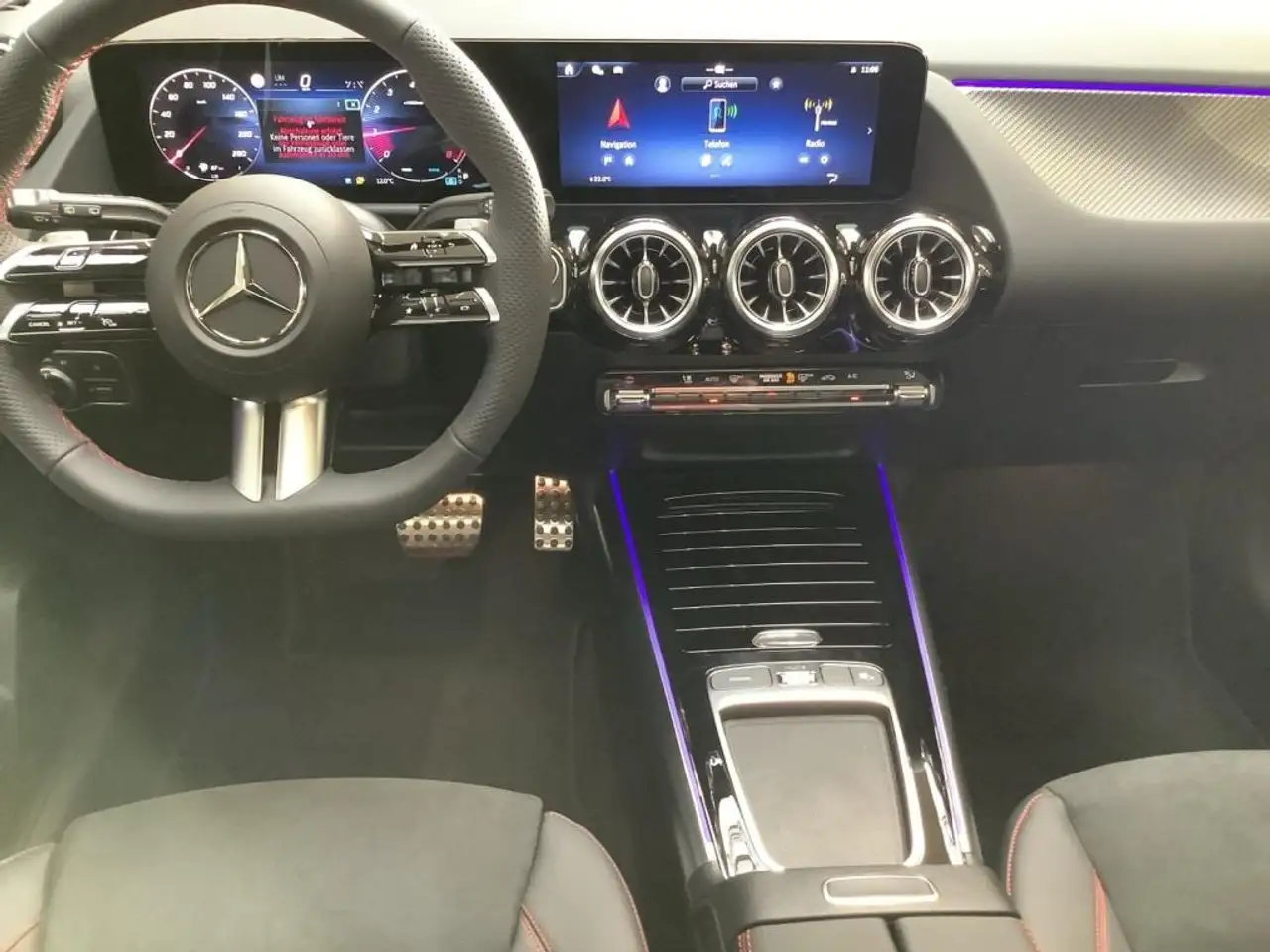 Mercedes-Benz GLA 200 12