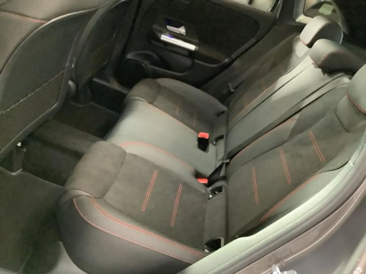 Mercedes-Benz GLA 200 13