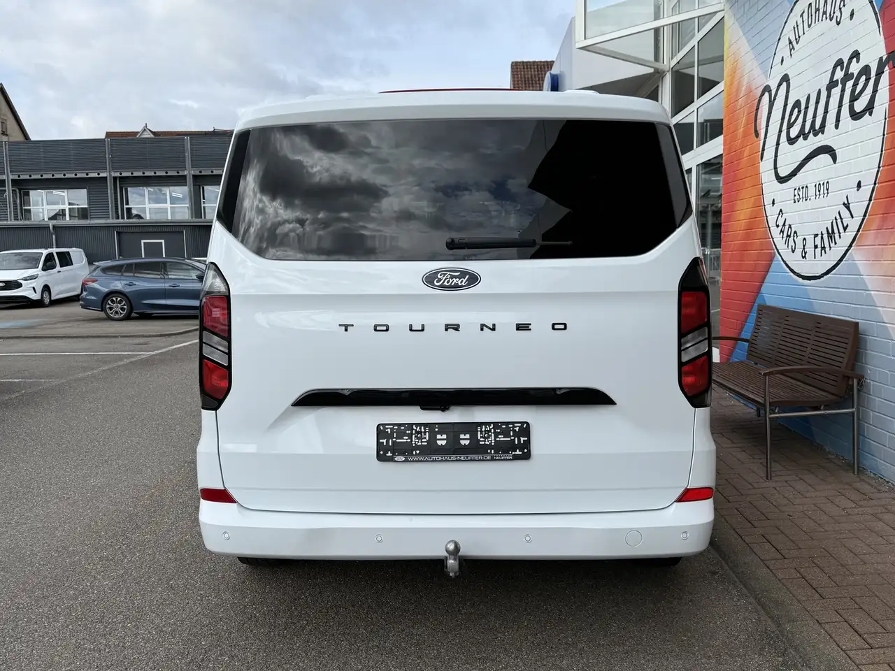 Ford Tourneo 6