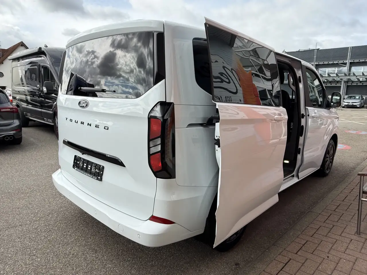 Ford Tourneo 8
