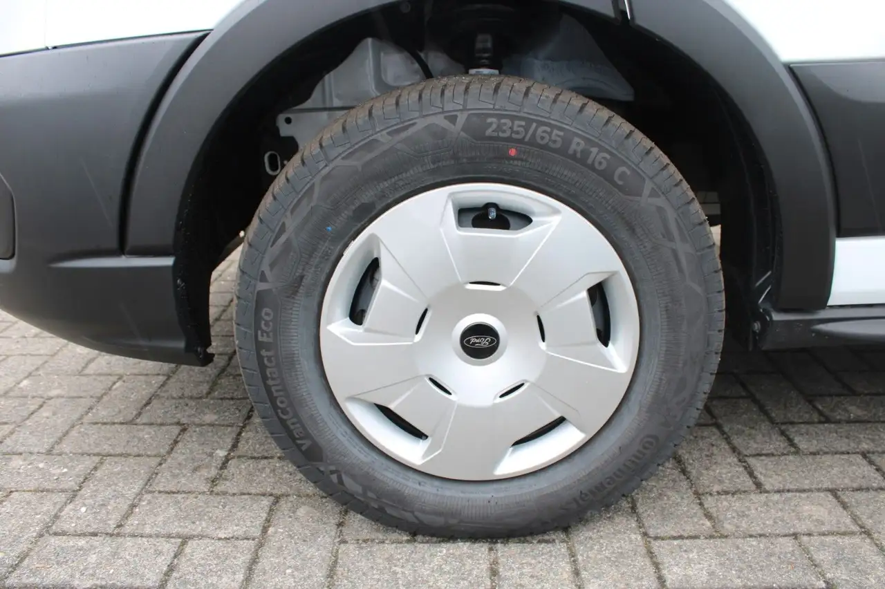 Ford Transit 8