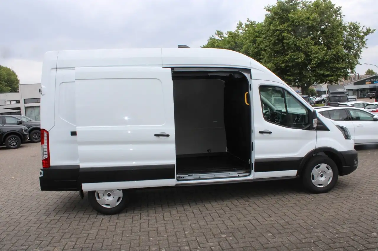 Ford Transit 9