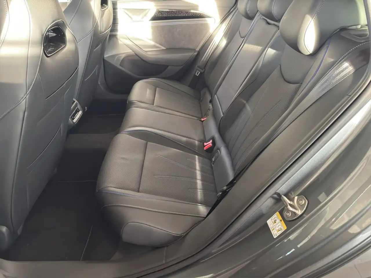 Volkswagen Passat 16