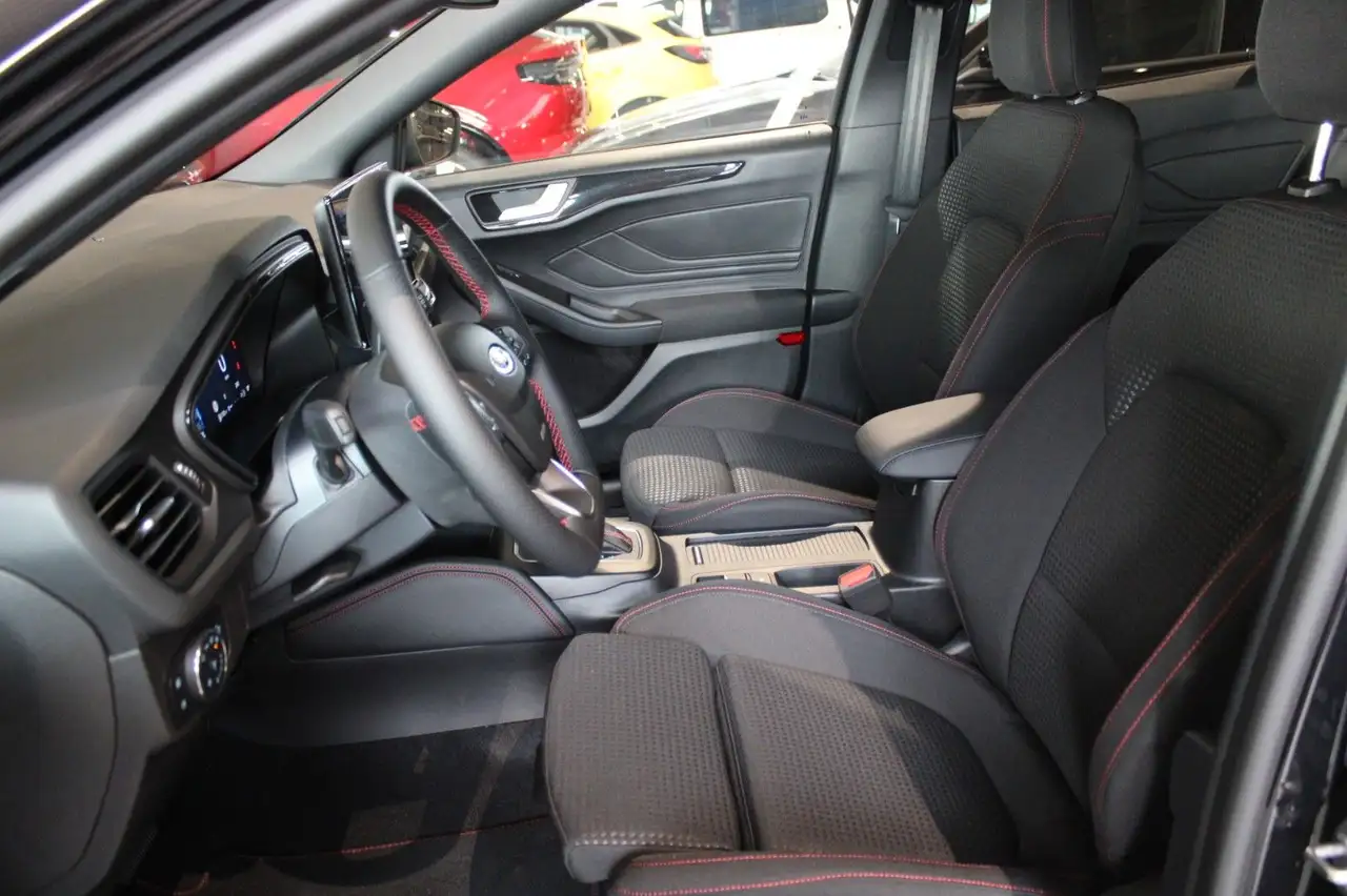 Ford Focus 8
