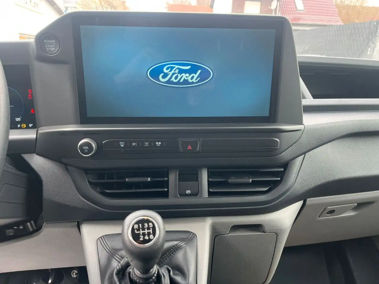 Ford Transit 8