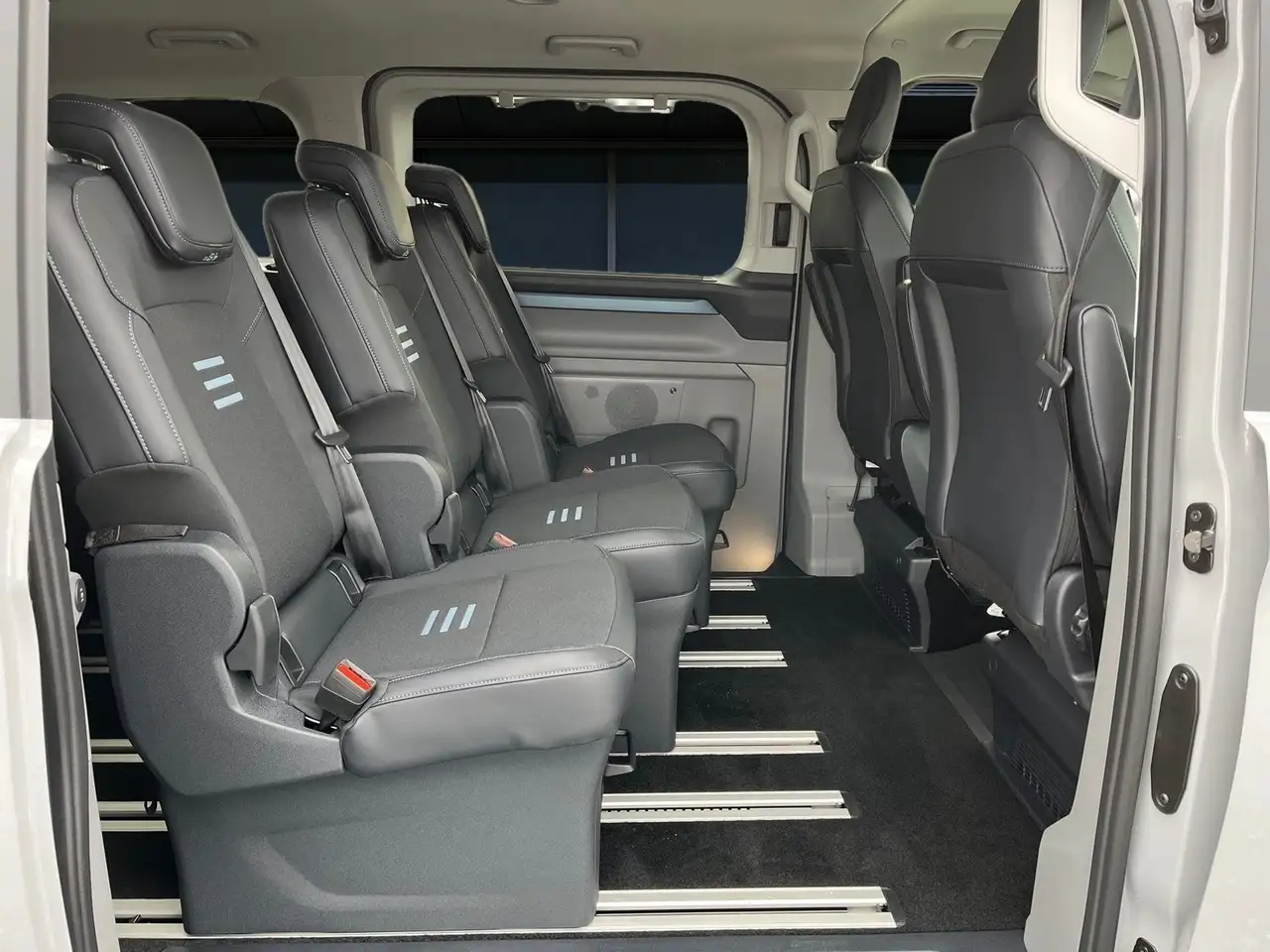 Ford Tourneo 8
