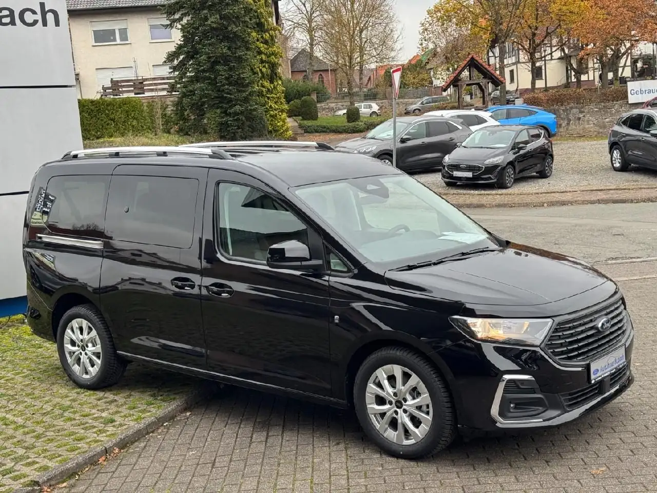 Ford Grand 3