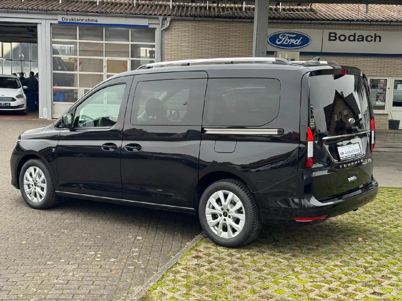 Ford Grand 5