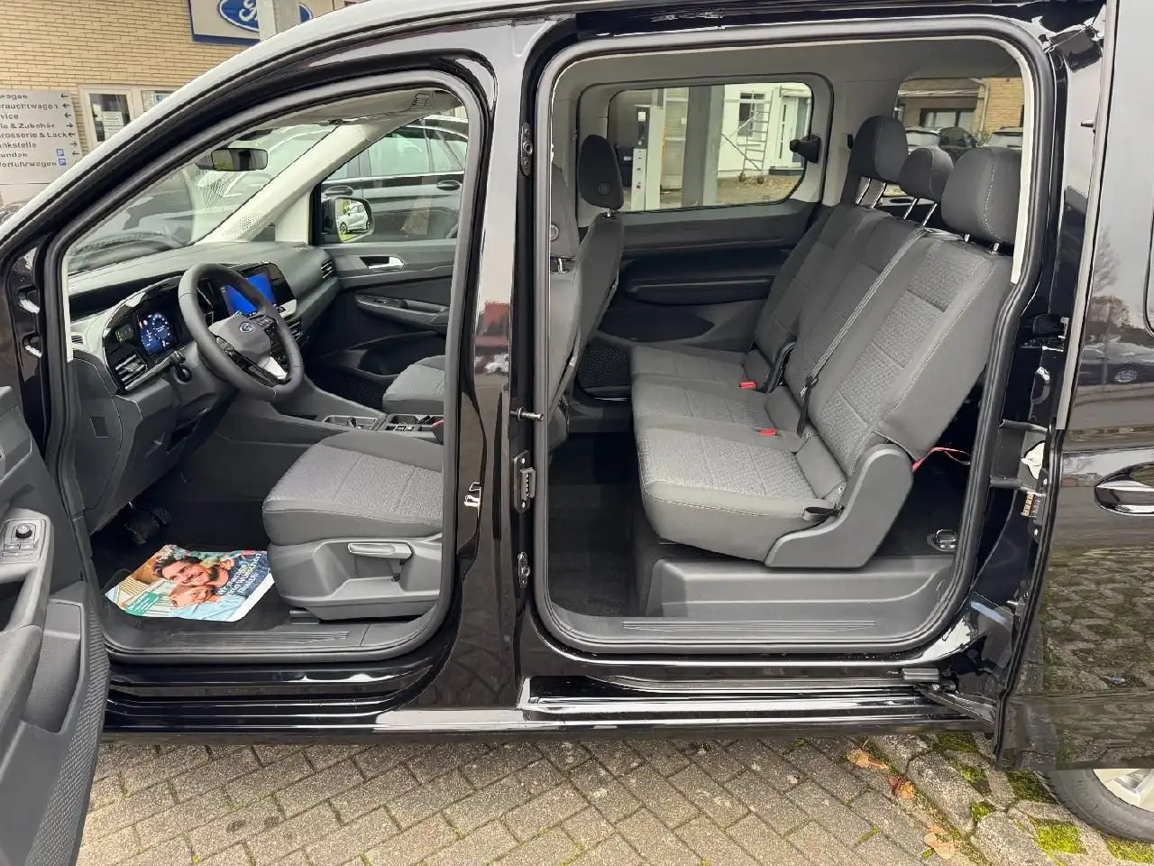 Ford Grand 9