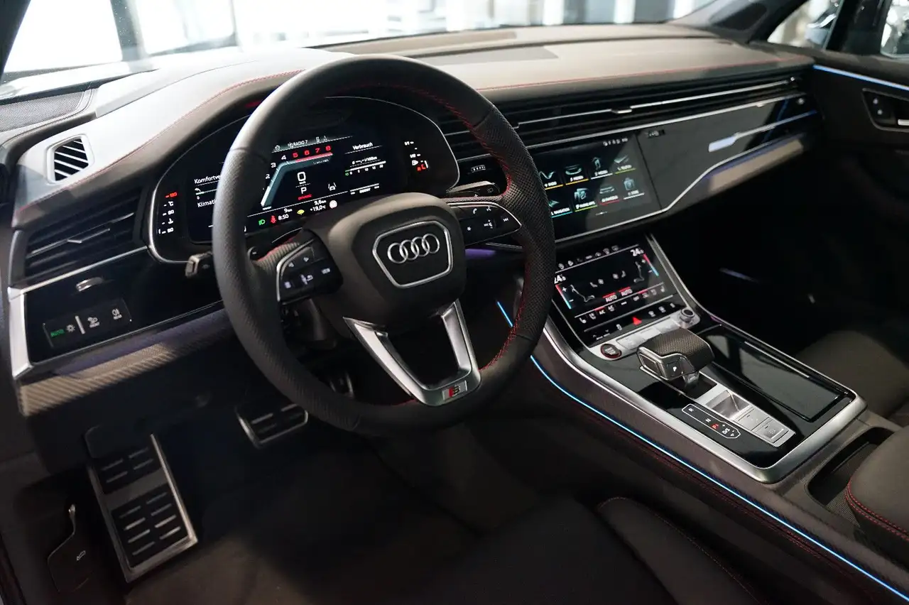 Audi SQ7 12