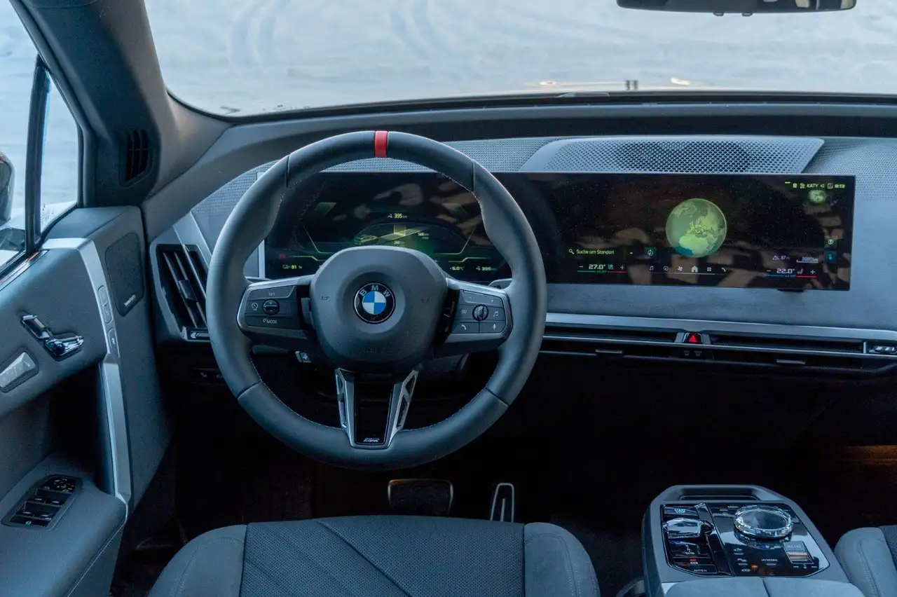BMW iX 11