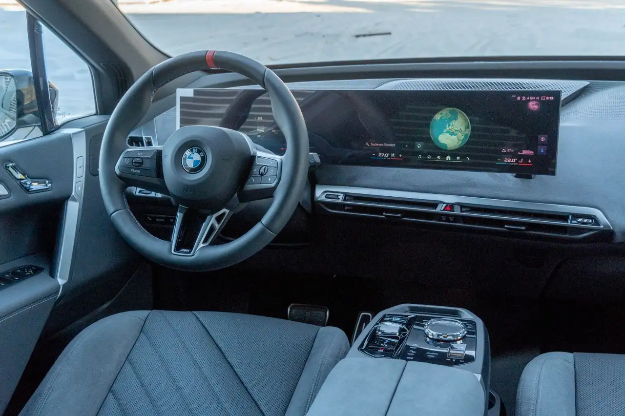 BMW iX 13