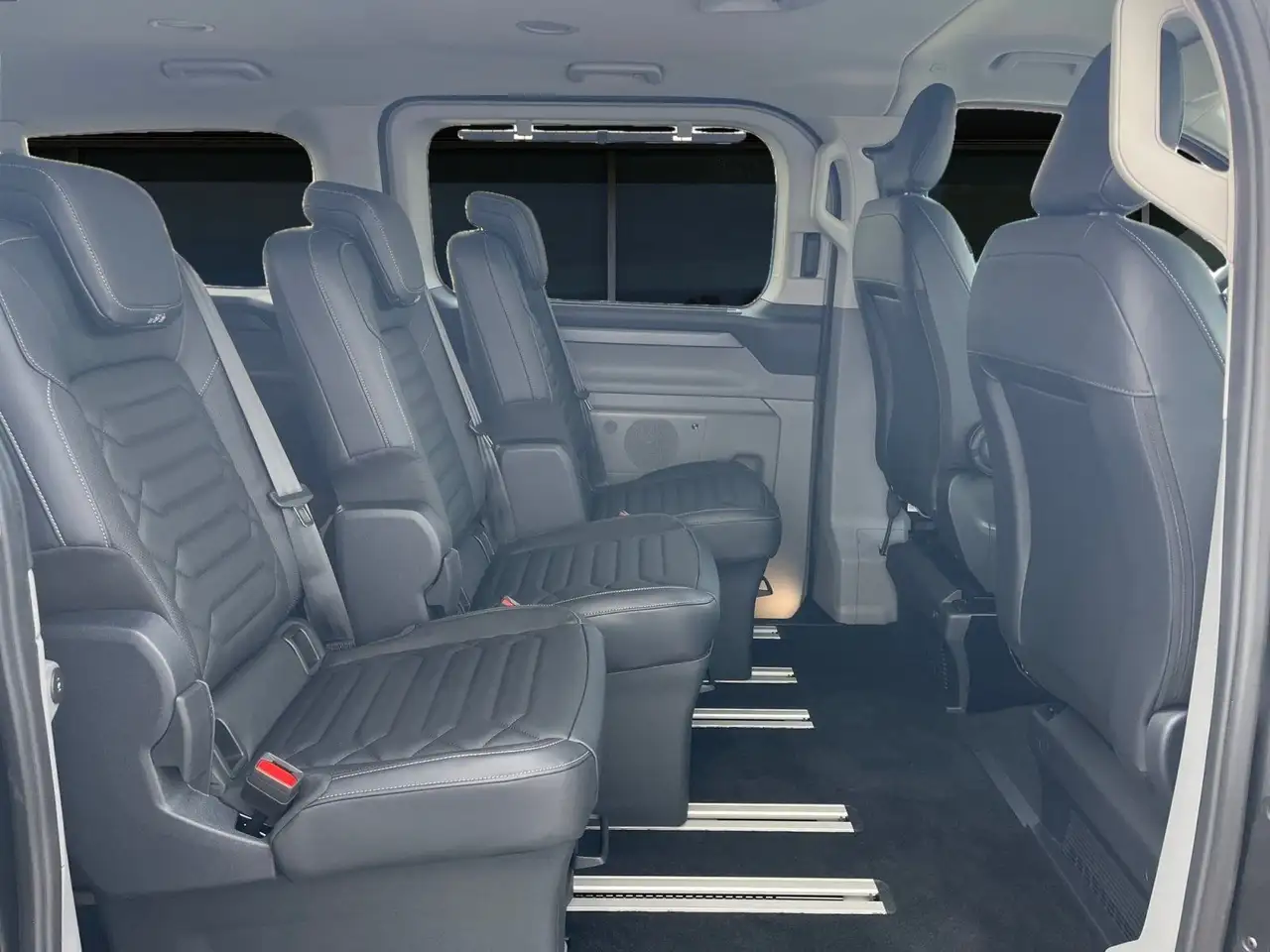 Ford Tourneo 8