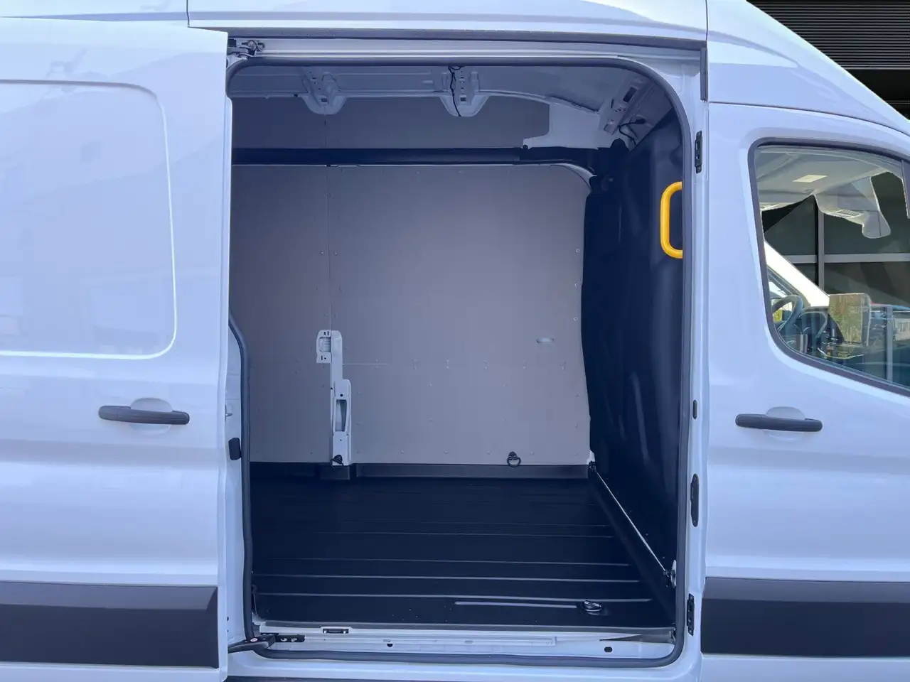 Ford Transit 8