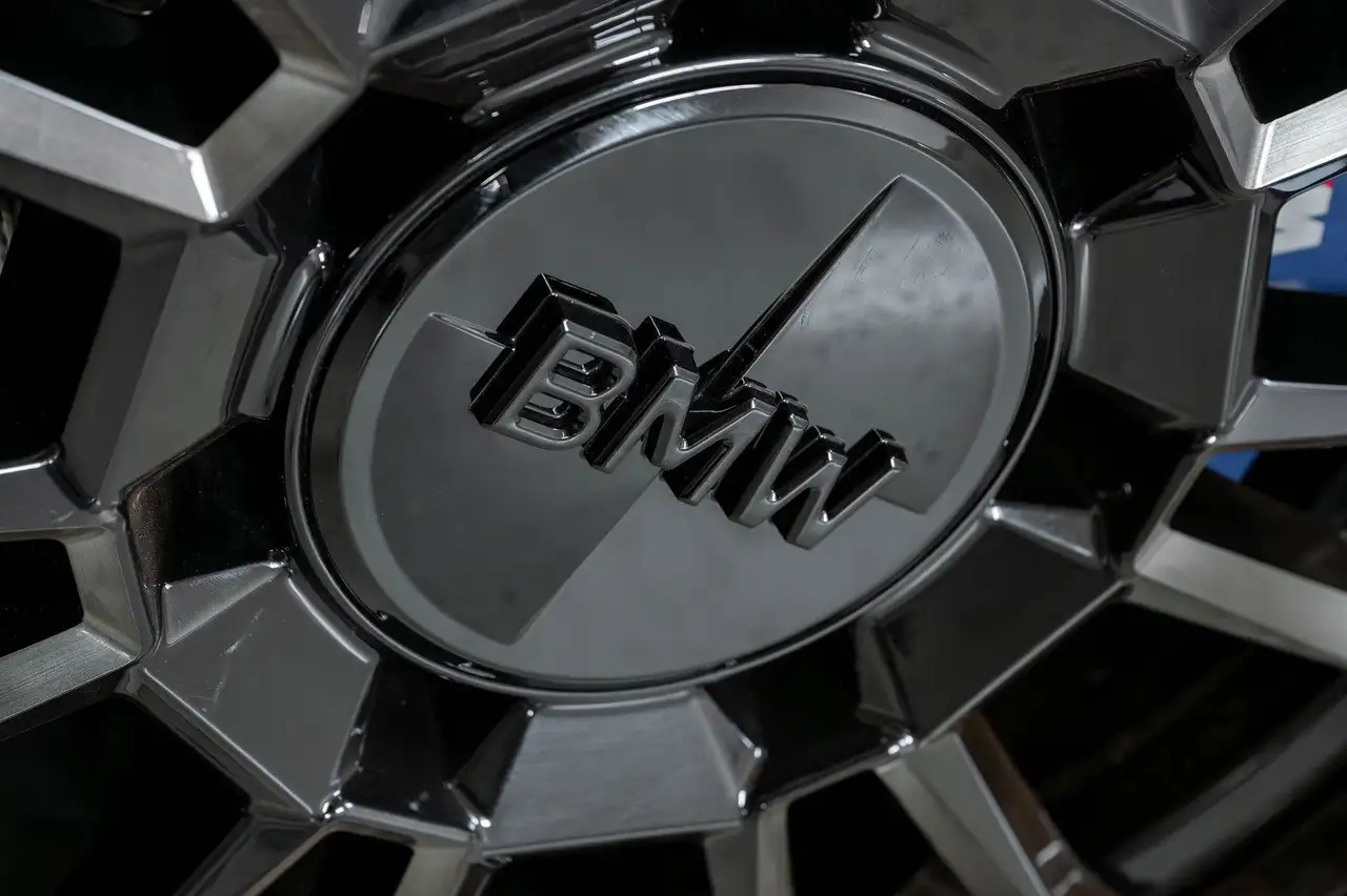 BMW XM 9
