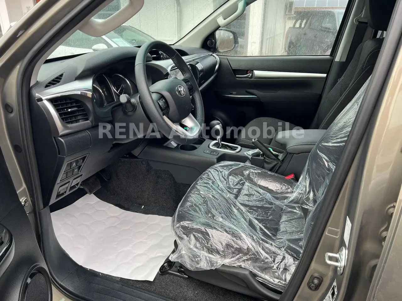 Toyota Hilux 9